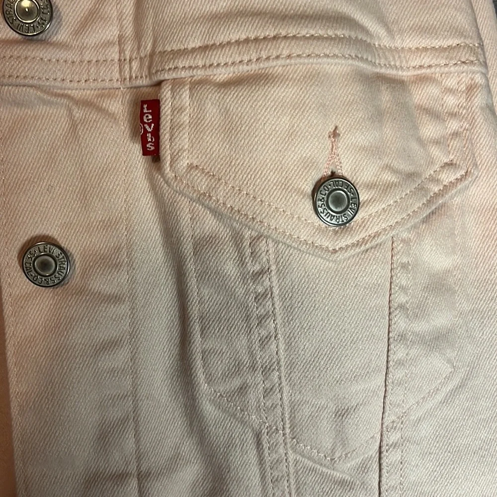 Levis - Picture 5 of 6